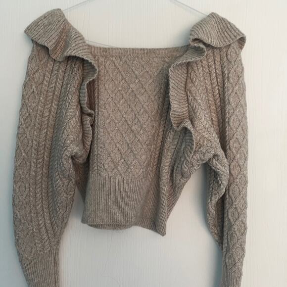 H&M Cream Knit Ruffle Shoulder Sweater Blogger Favorite M - Picture 1 of 5
